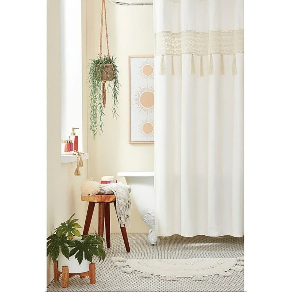 NWT Wild Sage Semicircle Crochet Bath Rug in White with Tassels